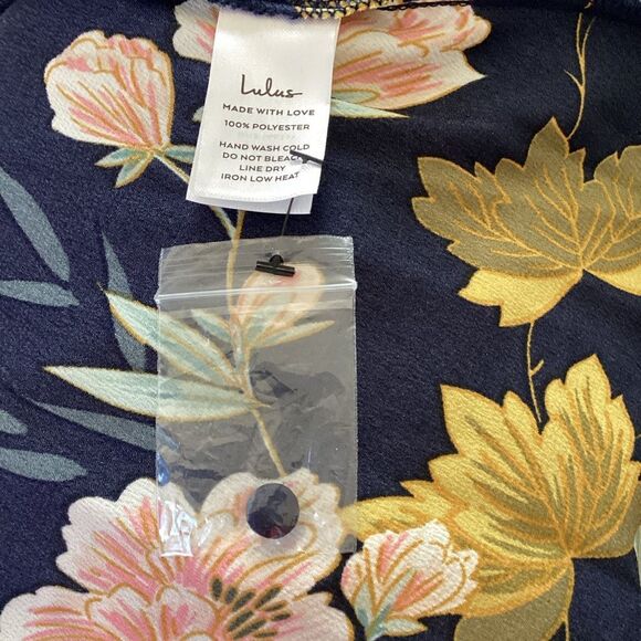 NWT Lulus Love Is Life Navy Blue Floral Print Wrap Dress Women’s Medium - Picture 11 of 14